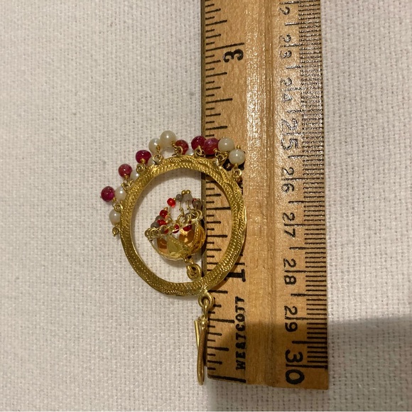 Earrings. Beautiful. Pre Owned. Gold Tone. - Picture 15 of 15